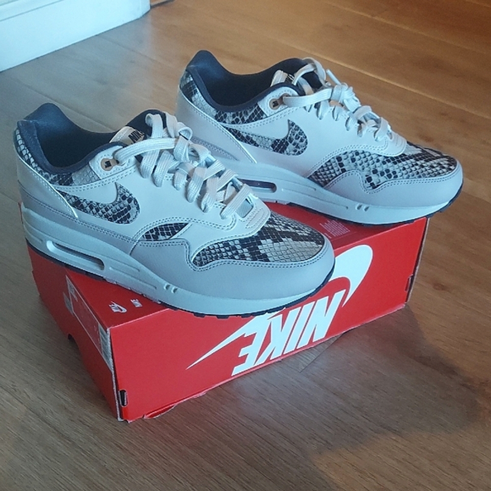 Nike Air Max Beige and Black Sneakers